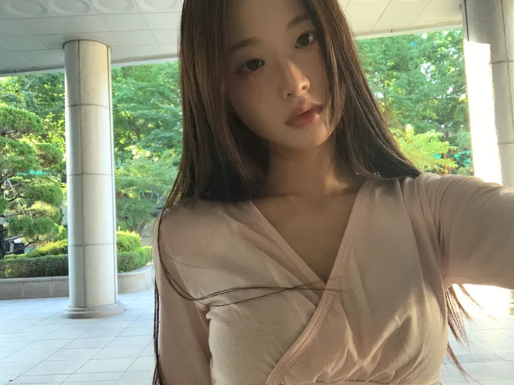 긴팔 티셔츠 모델 착용 이미지-S1L42
