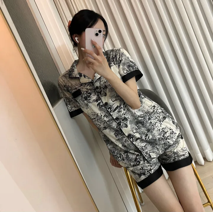 [✨인기상품/당일배송] 수입 D오르 고급 수채화 패턴 실키 2pcs 투피스 반팔 반바지 여름 잠옷 세트 상세 이미지 3