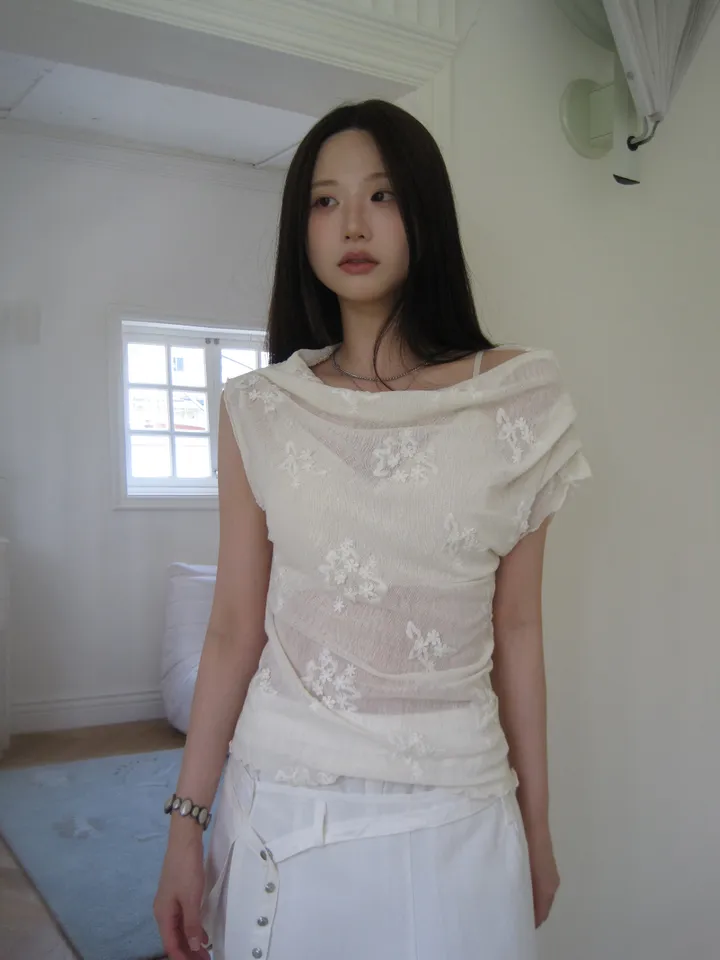 민소매 모델 착용 이미지-S1L31