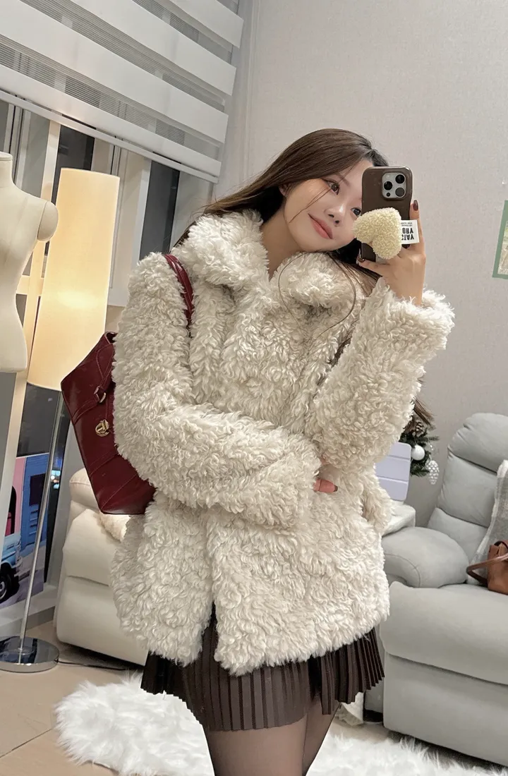 [안아주고싶은/품절임박] 풍성 복실 오버핏 카라 양털 퍼 코트 자켓 상세 이미지 15