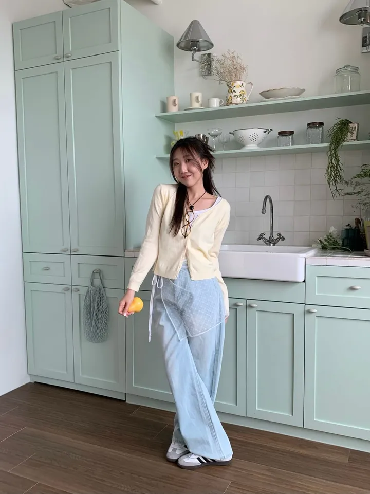 당일발송🔥메르디 브이넥 긴팔 니트 가디건 노랑 레드 화이트 블랙 봄 여름 가을  루즈핏 상세 이미지 28