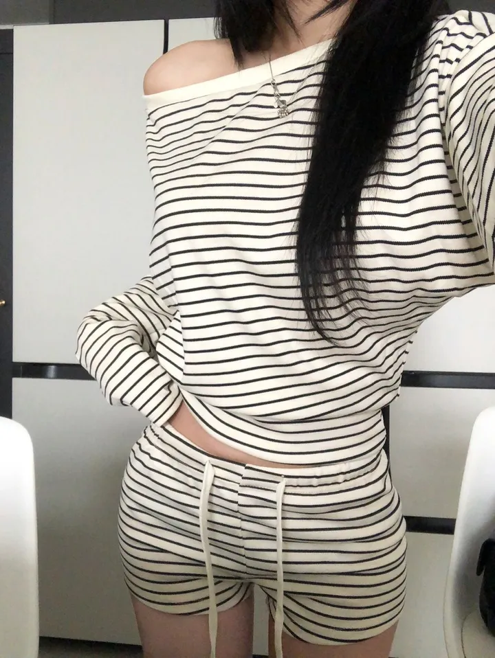 당일💕핏미침🔥몸매보정✨한쪽오프 스트라이프투피스,반바지투피스,환절기,간절기투피스,긴팔세트,반바지세트,데일리,반바지추리닝,밴딩팬츠/꾸안꾸,여행,예쁜추리닝,예쁜트레이닝/바지세트,봄티 상세 이미지 14