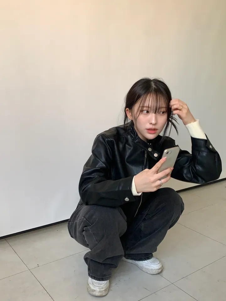 하프 크롭 레더 라이더 자켓 상세 이미지 21