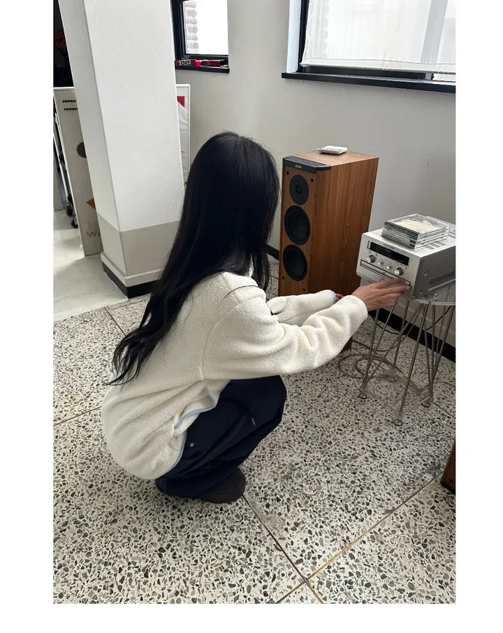 긴팔 티셔츠 모델 착용 이미지-S1L40