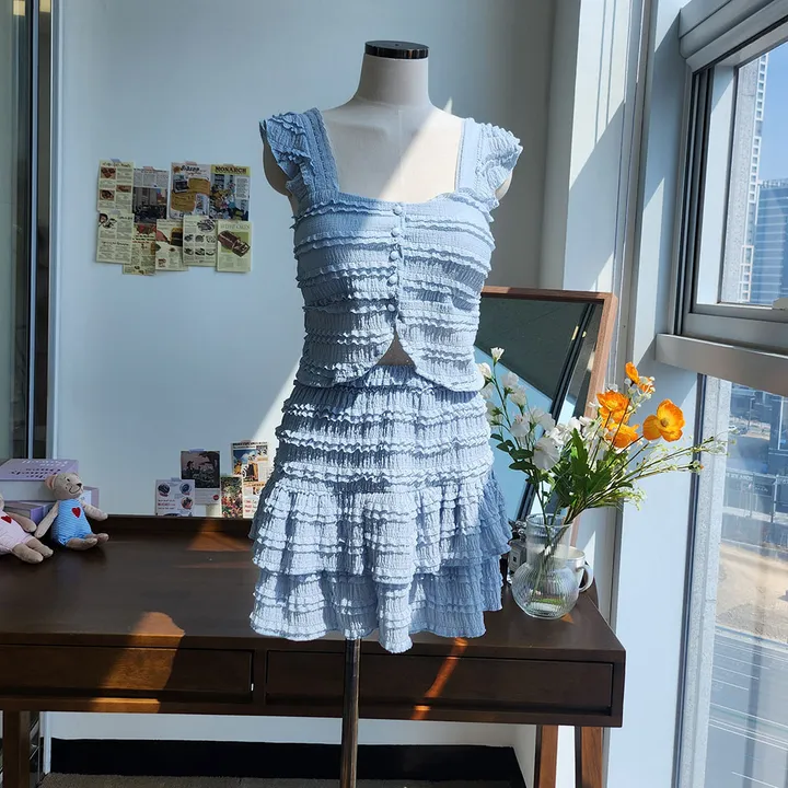[당일발송] 4Color (캡내장)단추 펀칭 셔링 프릴 뷔스티에 크롭 나시 밴딩 미니 스커트 투피스 세트*2091 상세 이미지 13