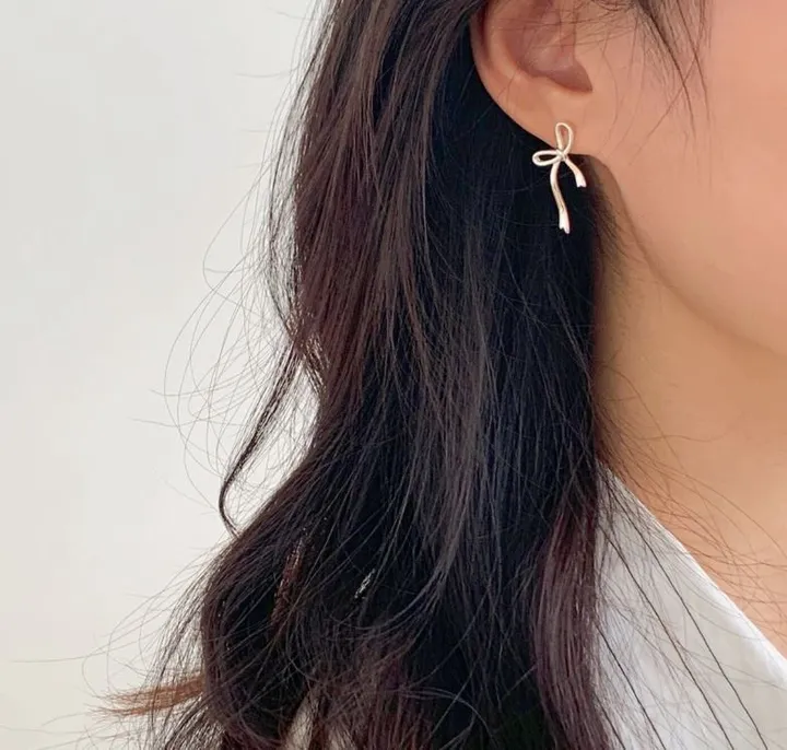 ❤[1+1/최저가오늘만🔥/당일⭕/925은침] 귀걸이 퓨렌리본 발레코어 리본 은침 실버 골드 드롭 하트 학생 우정 친구 생일 선물 은색 금색 롱 딱붙는 미니 작은 큐빅 진주 귀걸이 상세 이미지 13