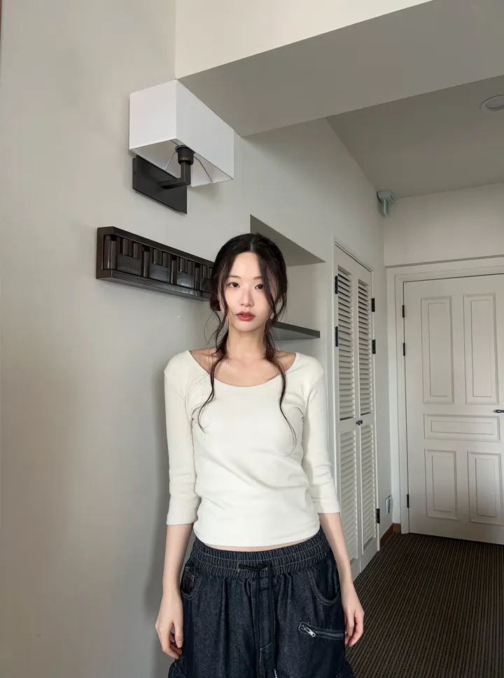 긴팔 티셔츠 모델 착용 이미지-S1L40