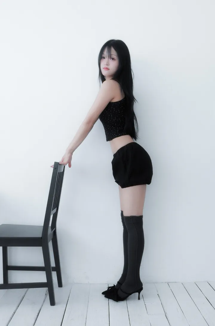 민소매 모델 착용 이미지-S1L16