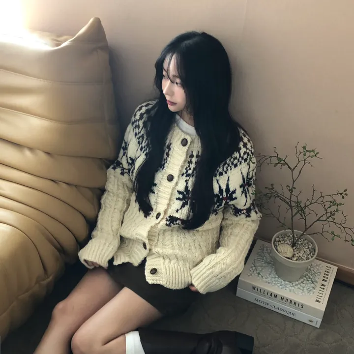 [눈꽃❄]스노우 노르딕 도톰 라운드 니트 긴팔 가디건 2color 상세 이미지 2