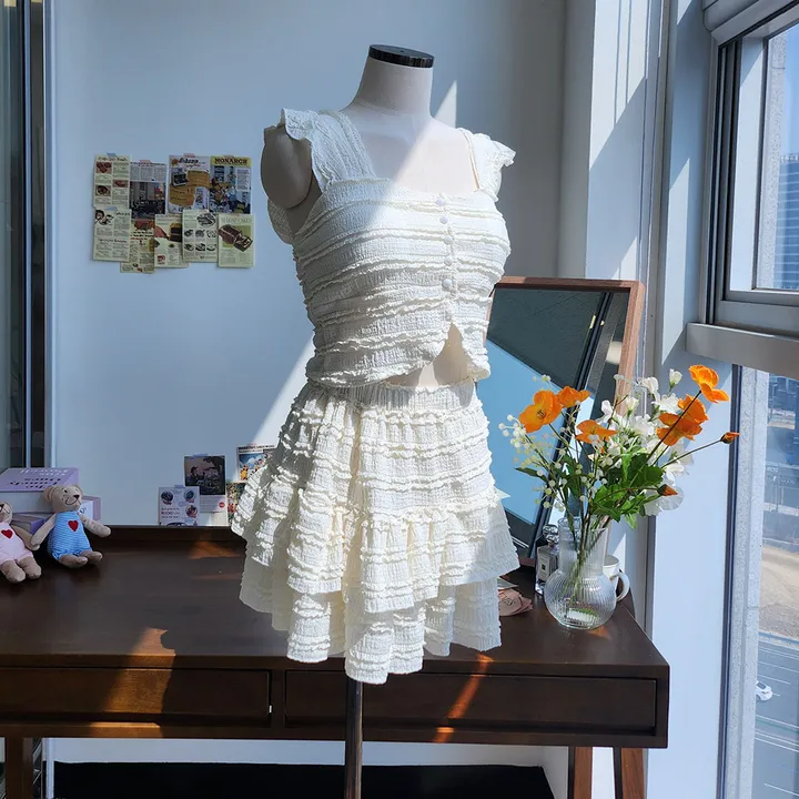 [당일발송] 4Color (캡내장)단추 펀칭 셔링 프릴 뷔스티에 크롭 나시 밴딩 미니 스커트 투피스 세트*2091 상세 이미지 11