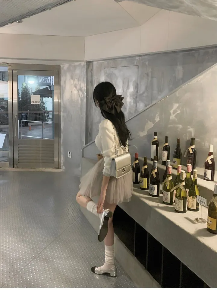 +영상핏 *고퀄* 실버 글리터 배색 나시 가디건 세트 1color 국내제작 브랜드공정 펄가디건세트 패드가디건 글리터가디건 배색가디건 페미닌룩 청담동룩 기념일룩 데이트룩 상세 이미지 16