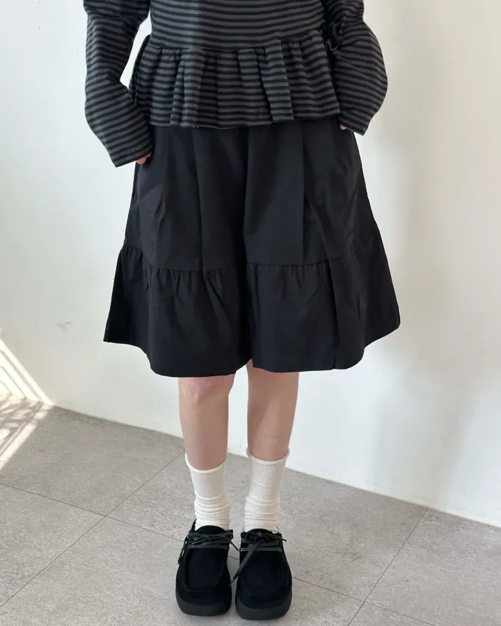 【水玉】新品　段々フリル　裾サテンテープ　ラテンスカート黒白ｍ210 裾フリルスカート 2色 | ecrea