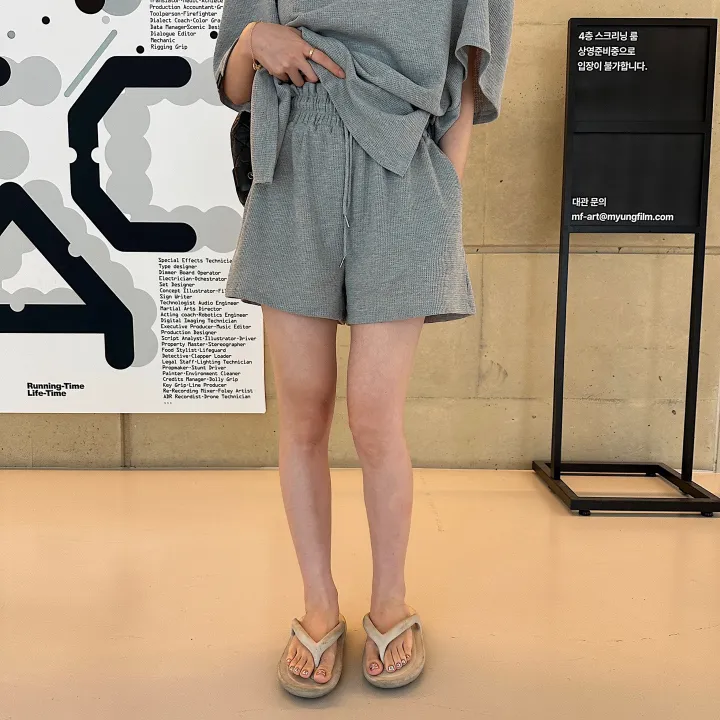 [이거왜안사?/체형커버O] 와플 브이넥 어깨 퍼프 트임 반팔티+반바지 세트 상세 이미지 11