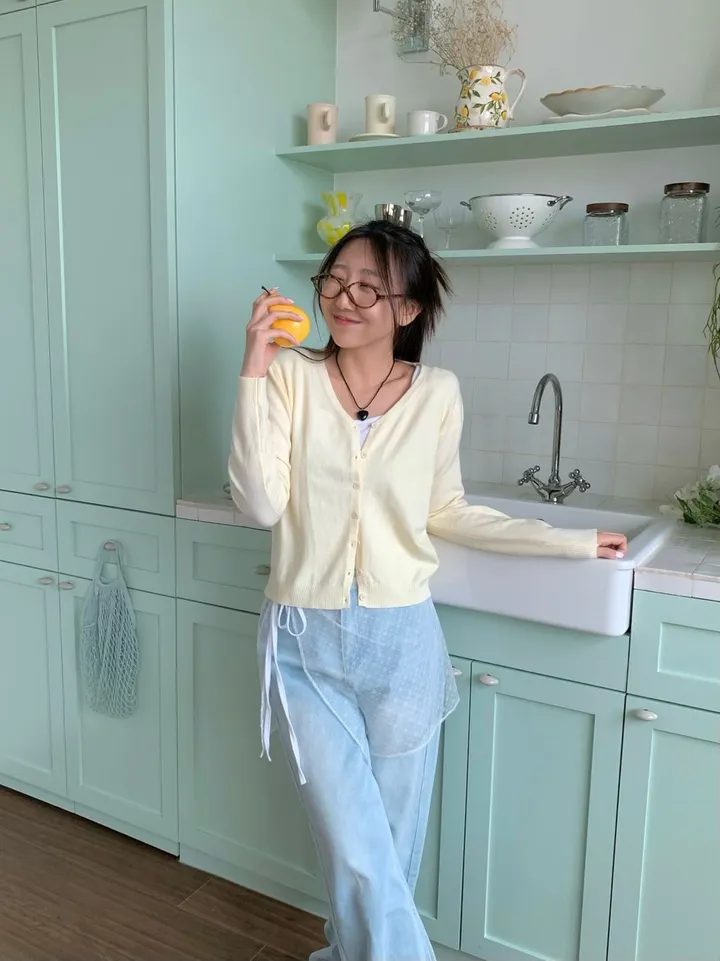 당일발송🔥메르디 브이넥 긴팔 니트 가디건 노랑 레드 화이트 블랙 봄 여름 가을  루즈핏 상세 이미지 12