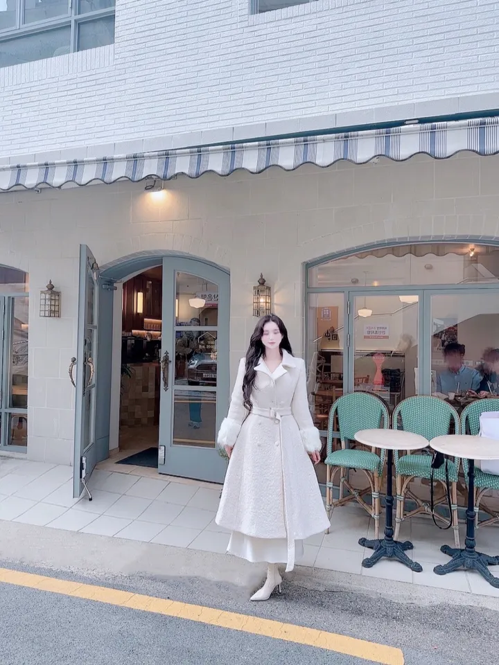 [빠른배송💗/신상기획할인💗] 아르떼미떼 아이보리 폭스 소매 페이크 퍼 벨트 플레어 롱 울 코트 (high quality - 아이보리 , 핑크 국내제작 고퀄리티 안감 누빔 겨울 한겨울 방한 아우터 연말룩 원피스 연말 파티룩 페이크퍼 에코퍼 드뮤어룩 드뮤어) 상세 이미지 16