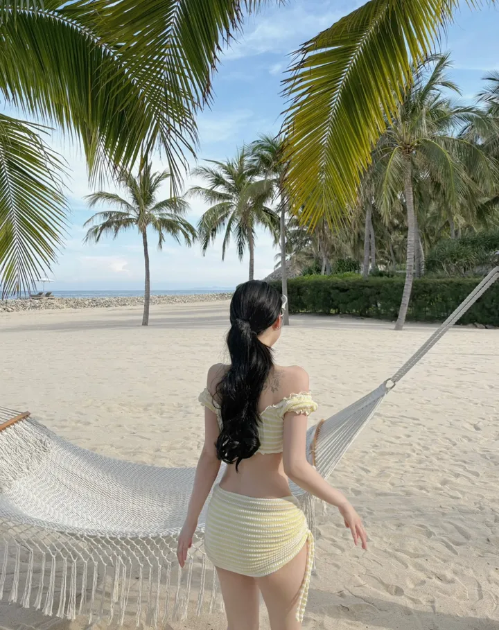 [최저가/신상할인] 쁘띠 오프숄더 브이넥 반팔 물결 스트라이프 옐로우 셔링 3피스 비키니 2color 상세 이미지 5