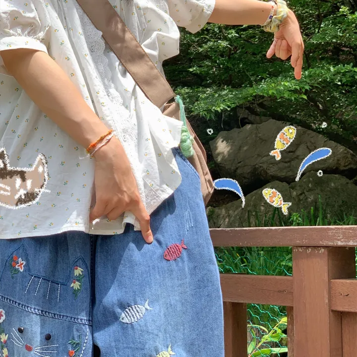 Picnic With A Cat 고양이와 물고기 친구들 자수 버뮤다 반바지 상세 이미지 2