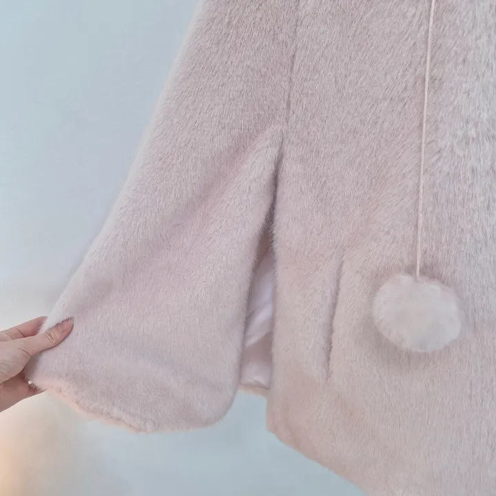 [고퀄💎 신상* 문의폭주!] 청순러블리 딸기우유빛 밍크 방울퍼 숏 케이프코트 / 겨울아우터 / 밍크퍼자켓 / 퍼케이프코트 / 데이트룩 / 연말룩 상세 이미지 20