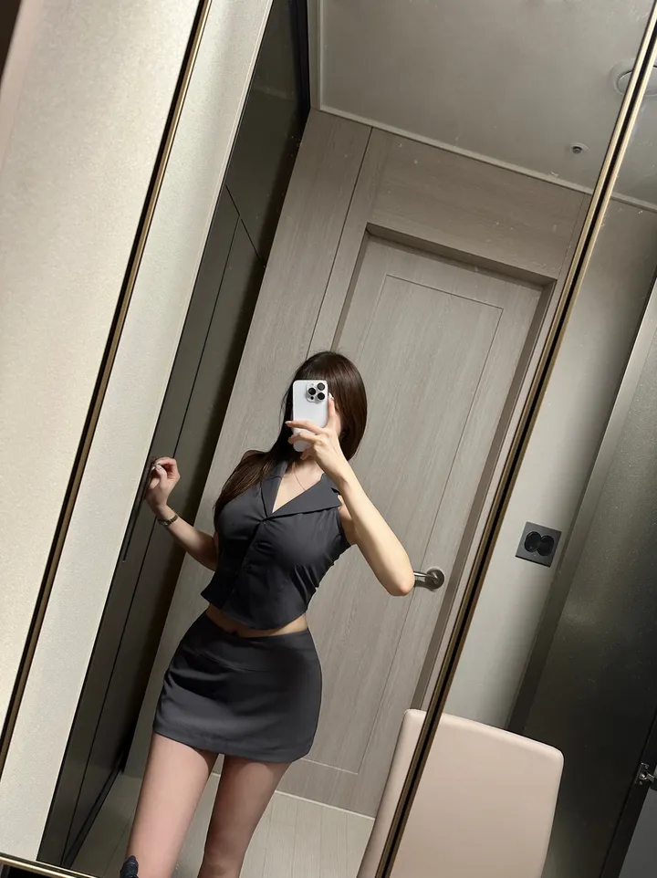 [섹시홀터SET🖤] 국내제작 섹시 정장 홀터넥 슬림 민소매 나시 카라 셔츠 블라우스 + 로우 치마바지 미니 스커트 여행룩 봄 여름 투피스 세트 셋업 상세 이미지 19