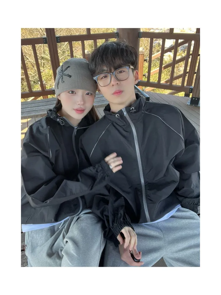 UNISEX [SS/하이넥] 래시 윈드러너 자켓 바람막이 점퍼 오버핏 커플 커플룩 시밀러룩 벌룬 와이드 트레이닝 팬츠 커플 커플룩 시밀러룩 여행 데이트 상세 이미지 23