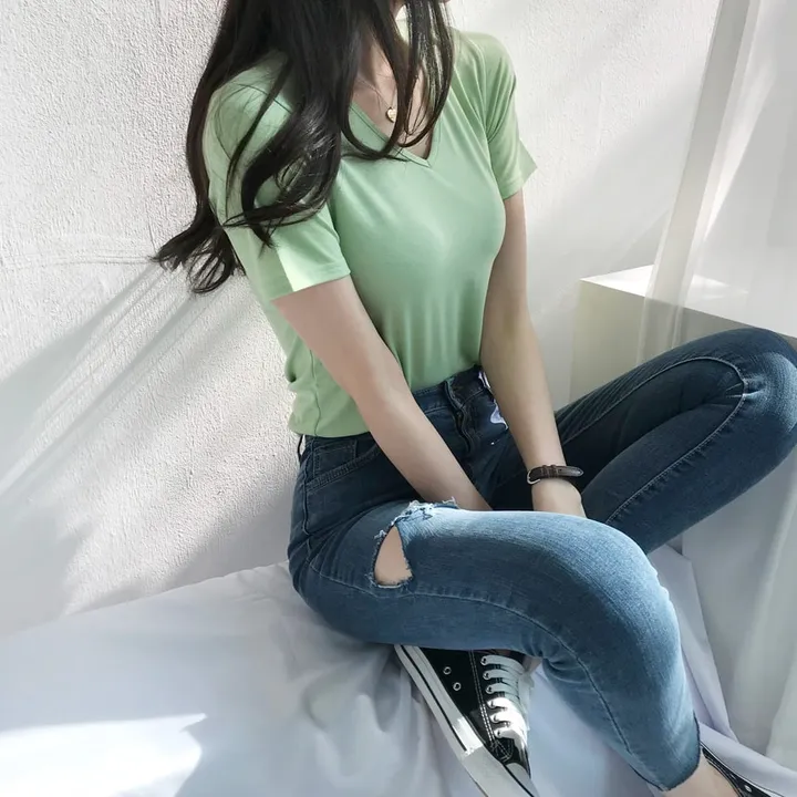 [퀄보장] *오늘출발* 부드러운 크림, 브이넥 무지반팔티 (쫀득핏 슬림 기본 반팔 티셔츠/이너티/기본티/무지티/레이어드티) 상세 이미지 15
