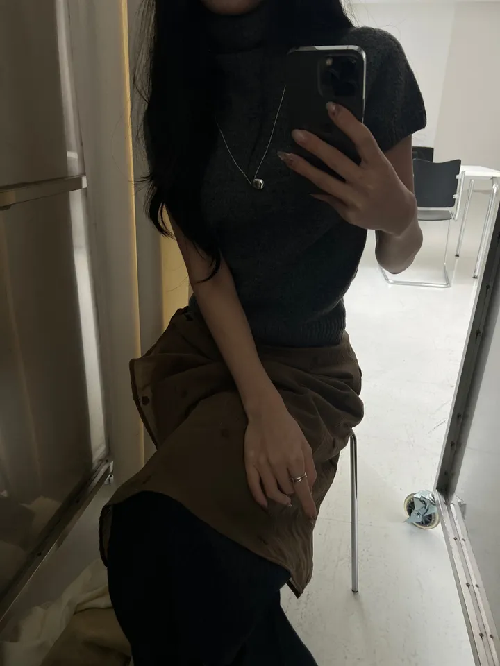 블라우스 모델 착용 이미지-S1L57