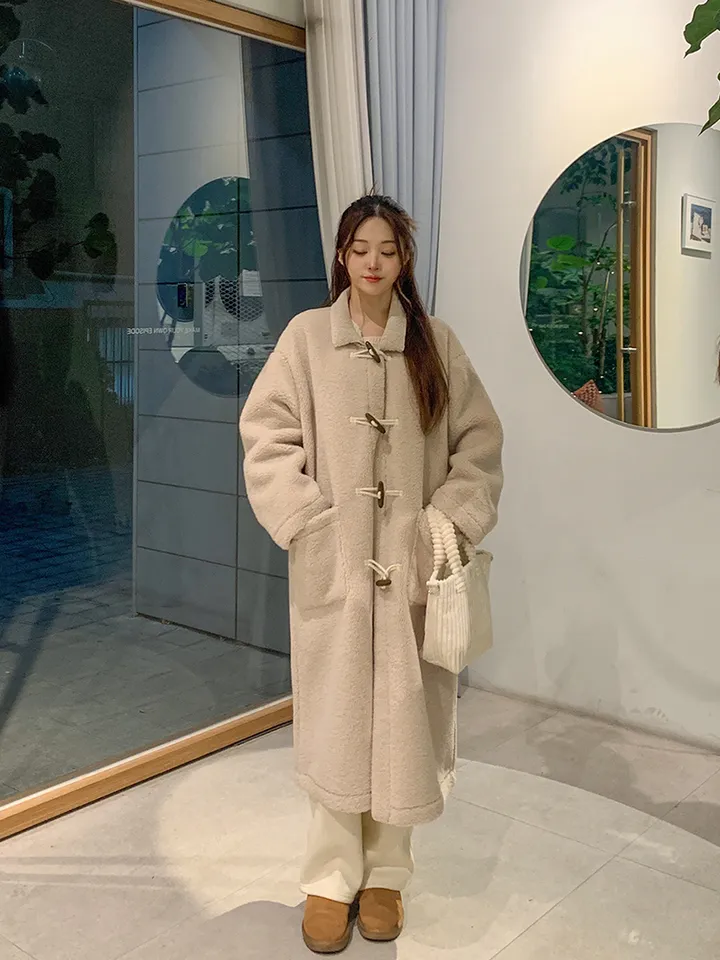 [완전강츄!!🧸한겨울까지쭉] 양털 뽀글이 롱 떡볶이 코트 더플 카라 오버핏 후리스 스웨이드 안감 부클 털 자켓 겨울 아우터 데일리 꾸안꾸 2COL 상세 이미지 14
