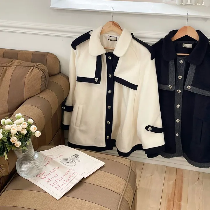 [겨울아우터✨] 클래식 케이프코트 / 숏코트 모직코트 망토자켓 망토코트 연말룩 오버핏자켓 점퍼 겨울자켓 겨울점퍼 아우터 수입의류 배색자켓 핸드메이드코트 울코트 핸드메이드코트 밍크코트 퍼코트 퍼자켓 후리스 뽀글이 숏패딩 경량패딩 무스탕 양털코트 크리스마스 상세 이미지 49