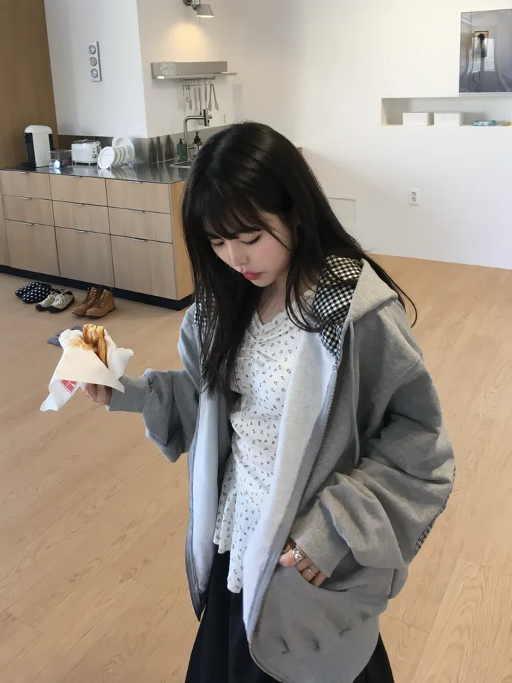 (*주문폭주 입고지연*)(2 color) 체크 패치 투웨이 후드집업 상세 이미지 29