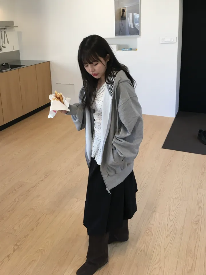 (*주문폭주 입고지연*)(2 color) 체크 패치 투웨이 후드집업 상세 이미지 27