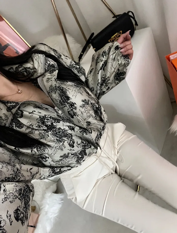 D 뜨왈 스트링 오버핏 어깨패드 수채화 숏 바람막이 집업 상세 이미지 16