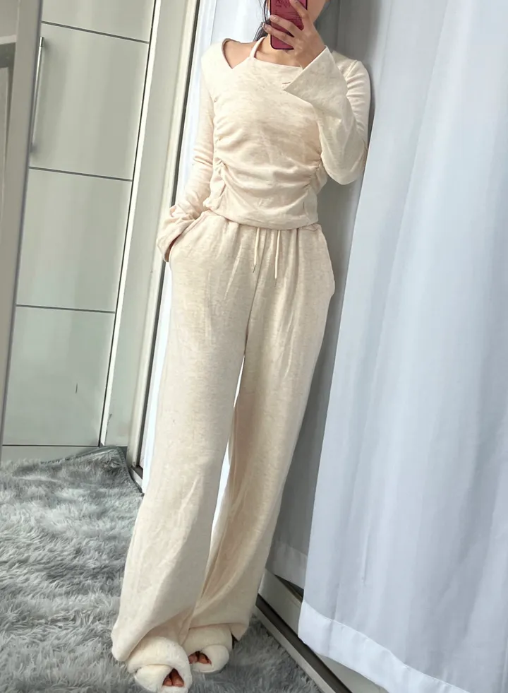 허얇골넓✨꾸안꾸 정석🌸소피아 기모 셔링 세트 (홀터넥 고퀄 오프숄더 도톰 스판 긴팔 슬림핏 티 투피스 데일리 무지 와이드 팬츠 하이웨스트 겨울 셋업 밴딩 바지) 상세 이미지 35