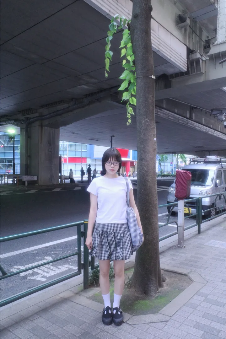 민소매 모델 착용 이미지-S1L19