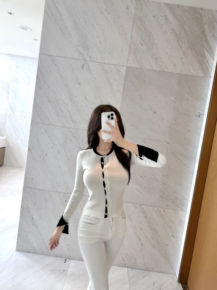 로어 배색 커프스 가디건티 상세 이미지 17