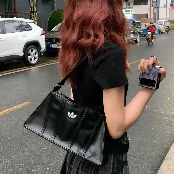 🔥!!!재입고!!!🔥 아디다스 미니 에어라이너 블랙 숄더백 크로스백 데일리백 백팩 토트백 쇼퍼백 파우치 블랙 실버 호보백 여성 여자 여름 가죽 핸드폰 휘뚜루마뚜루 가방 상세 이미지 8