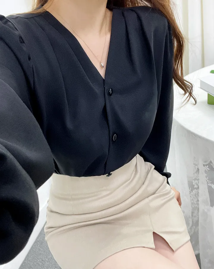 HB0118. 여리여리 어깨 핀턱 셔링 퍼프소매 브이넥 블라우스 여성스러운 데이트룩 여친룩 결혼식 하객룩 직장인룩 오피스룩 추천 상세 이미지 24