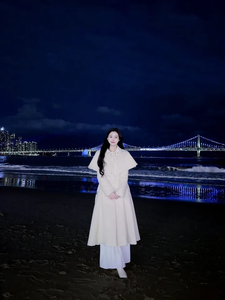 [빠른배송💗/기획특가💗] 벨 블랑쉬 케이프 스노우 아이보리 벨트 플레어 롱 코트 (high quality - 아이,핑크 고퀄리티 겨울 한겨울 방한 연말룩 페이크퍼 에코퍼) 상세 이미지 26