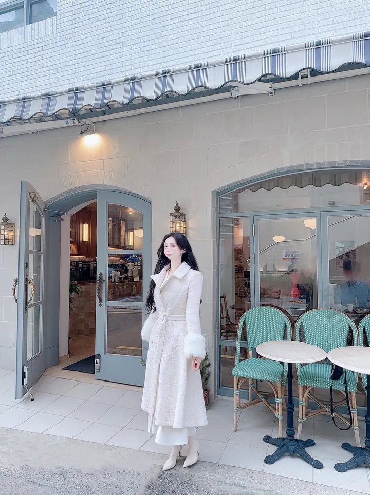 [빠른배송💗/신상기획할인💗] 아르떼미떼 아이보리 폭스 소매 페이크 퍼 벨트 플레어 롱 울 코트 (high quality - 아이보리 , 핑크 국내제작 고퀄리티 안감 누빔 겨울 한겨울 방한 아우터 연말룩 원피스 연말 파티룩 페이크퍼 에코퍼 드뮤어룩 드뮤어) 상세 이미지 24