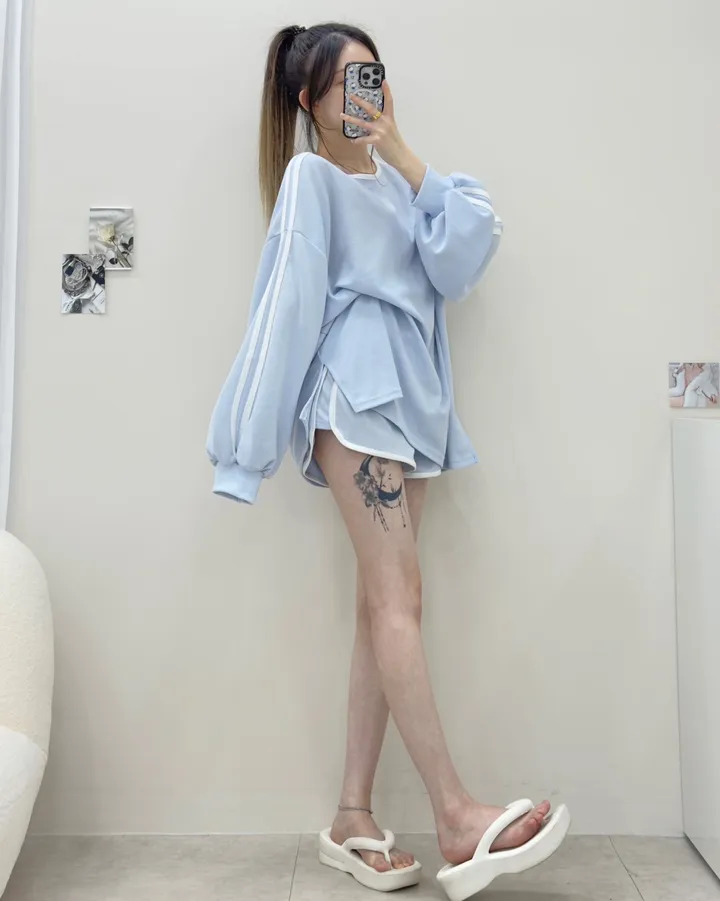 [여름까지쭉/루즈핏]캔디 두줄 라인 입술넥 배색 오버핏 긴팔 티셔츠+밴딩 하이웨스트 돌핀 숏팬츠 투피스 트레이닝 세트 4color 상세 이미지 22