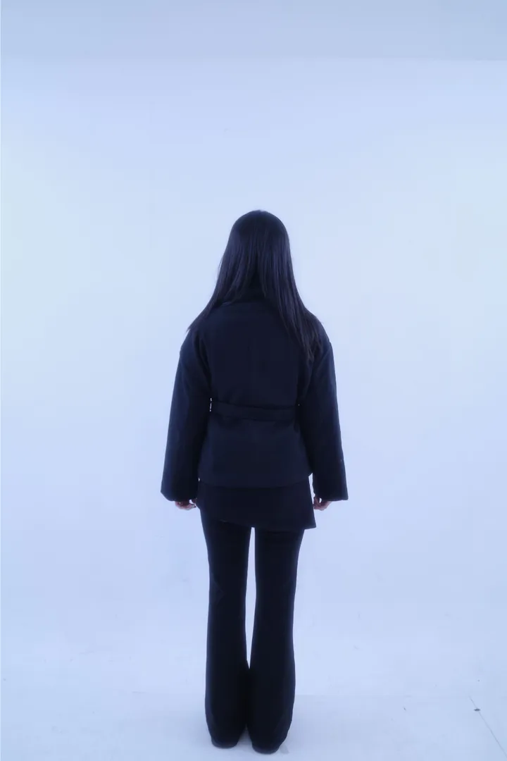 코트 모델 착용 이미지-S1L7
