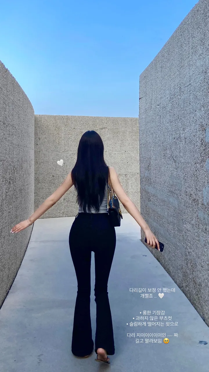 다이어트 필요없는핏🩷포시즌 블랙 부츠컷팬츠 ( 데님 부츠컷바지 하이웨스트부츠컷 봄옷 여름옷 여름청바지 검정바지 블랙 부츠컷 롱팬츠 긴바지 하이웨스트) 상세 이미지 4