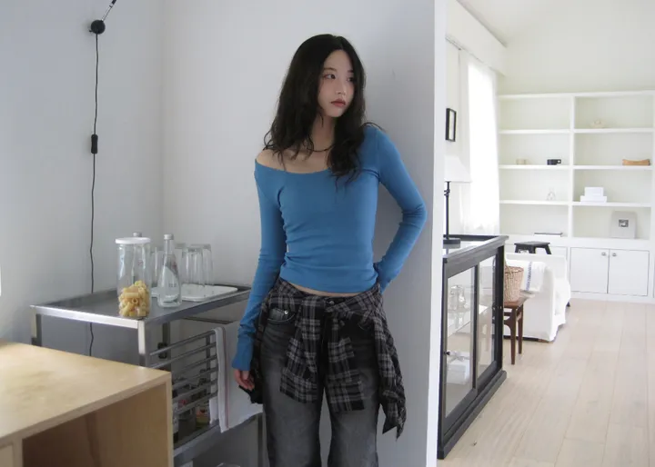 긴팔 티셔츠 모델 착용 이미지-S1L73