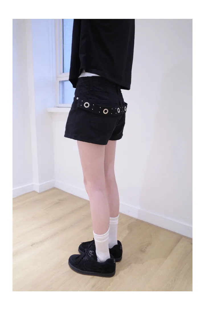 반바지 모델 착용 이미지-S1L9