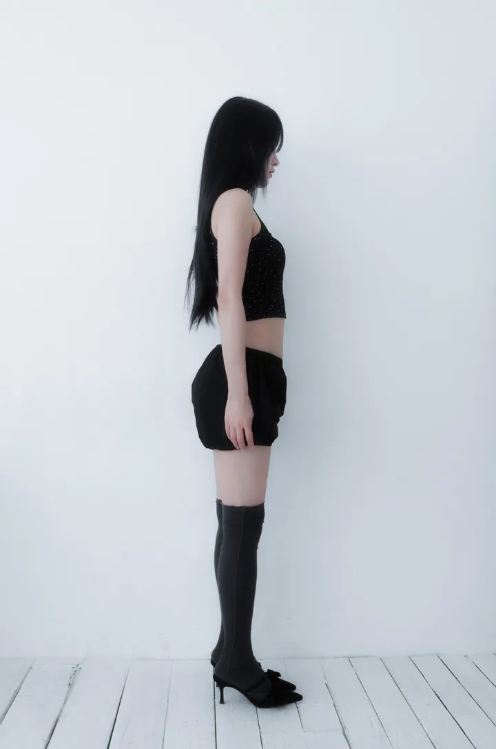 민소매 모델 착용 이미지-S1L20