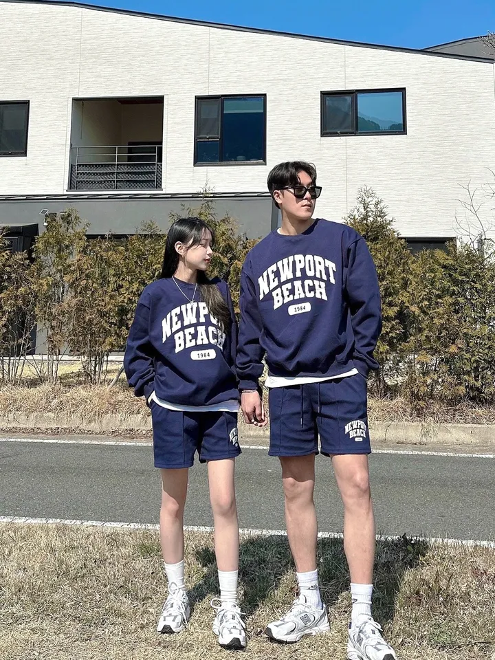 2사이즈/고퀄 남녀공용 맨투맨 반바지 세트 봄 커플룩 시밀러룩 커플 트레이닝 세트 가을 오버핏 아방핏 커플 꾸안꾸 데이트 배색 레터링 뉴포 캠핑 여행 투피스 상세 이미지 22