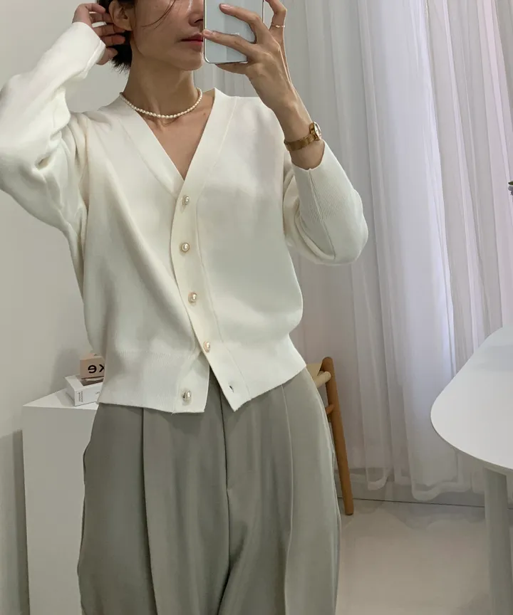 주문폭주💝[BEST]인기상품❤️부드러운 간절기 진주 버튼 브이넥 가디건/하객룩/출근룩/봄/봄가디건/아우터/간절기/하객룩/개강룩/데이트룩/출근룩 상세 이미지 9