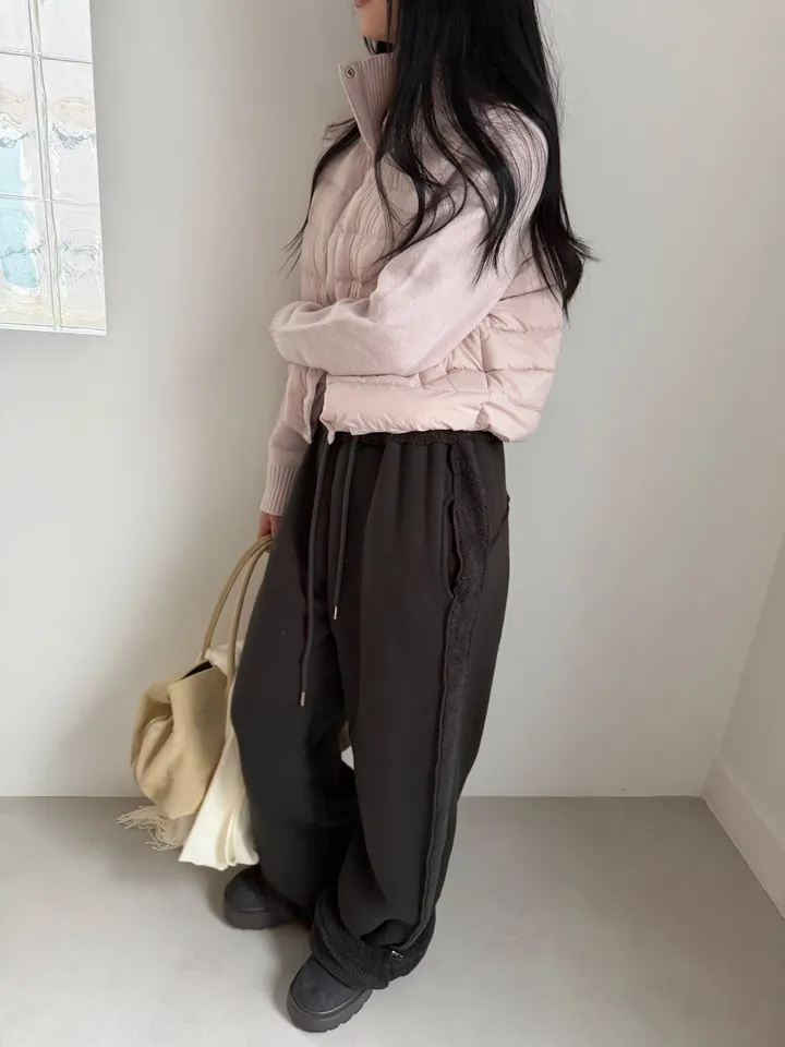 긴팔 티셔츠 모델 착용 이미지-S1L5