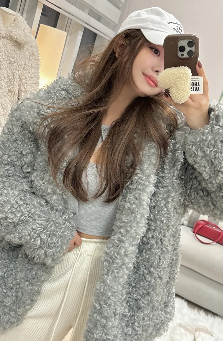 [안아주고싶은/품절임박] 풍성 복실 오버핏 카라 양털 퍼 코트 자켓 상세 이미지 32