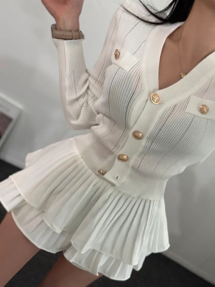 [S~L/코디SET]금장 버튼 골지 니트 슬림핏 쫀쫀 스판 브이넥 긴팔 가디건 캉캉 주름 치마 플레어 플리츠 치마바지 속바지내장 a라인 미니 스커트 투피스 세트 페미닌 데이트룩 상세 이미지 16