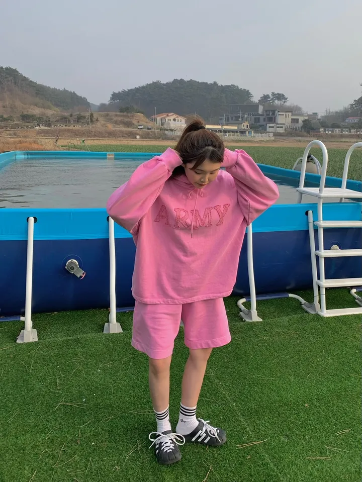 [세트가격🌠/남녀공용🧏‍♀️💕/도링룩단독💌] 피그먼트 아미 레터링 후드 밴딩 5부 반바지 커플 트레이닝세트 투피스 (3color) 상세 이미지 24